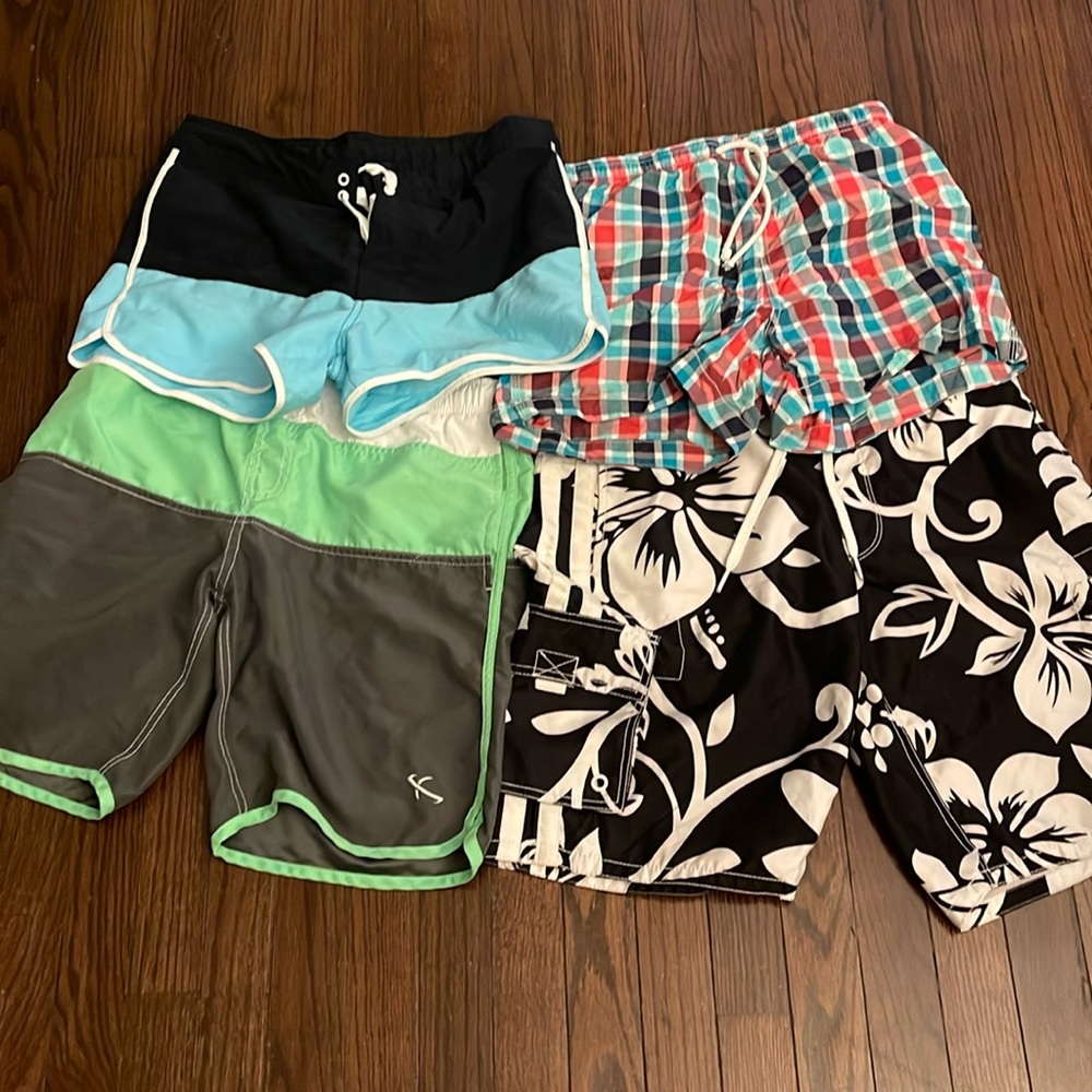 4 assorted swimming trunks